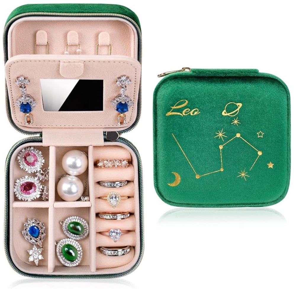 ✨BNWT - Plush Velvet Personalized Constellation Travel Jewelry Case - Leo✨
